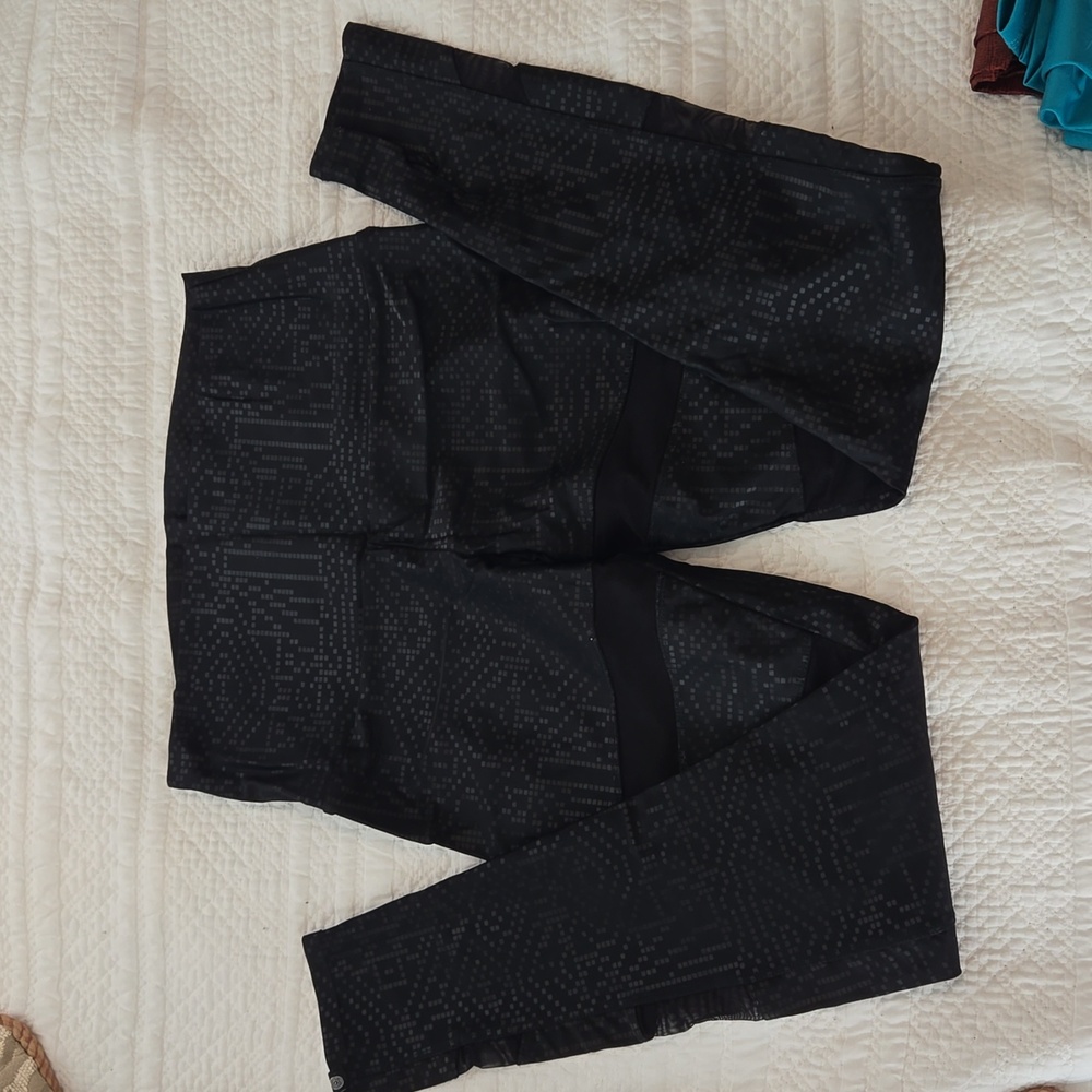 Onzie geometric mesh insert leggings